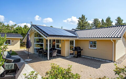 Tammes - 1Km from the Sea: Træ, Tag, Arkitektur, Hjem, Hus, Sommerhus, Sidespor, Hårdttræ, Hældning, Estate