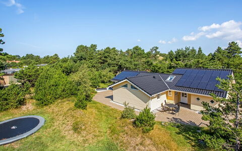 Tammes - 1Km from the Sea: Træ, Tag, Arkitektur, Hjem, Hus, Sommerhus, Sidespor, Hårdttræ, Hældning, Estate