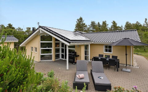 Tammes - 1Km from the Sea: Træ, Tag, Arkitektur, Hjem, Hus, Sommerhus, Sidespor, Hårdttræ, Hældning, Estate