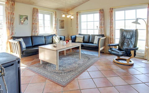 Karlina - 100M from the Sea: Couch, Gulvbelægning, Møbel, Stue, Etage, Indretning, Loft, Værelse