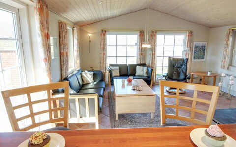 Karlina - 100M from the Sea: Møbel, Sommerhus, Bejdse, Hårdttræ, Stue, Stol, Køkken & Spisebord, Kaffebord, Trægulve