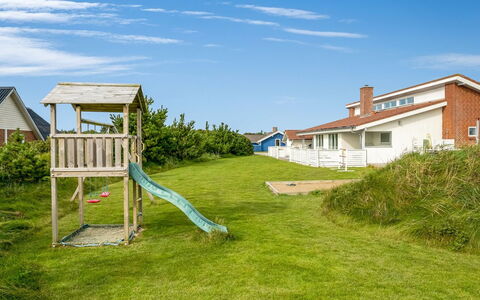 Saxe - from the Sea: Græs, Hus, Hjem, Tag, Sommerhus, Land Lot, Veranda, Lawn, Stuehus, Estate