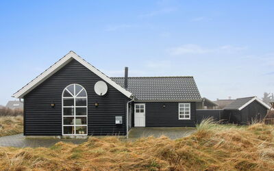Suvi - 900M from the Sea