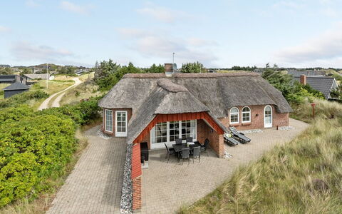 Sannie - 450M from the Sea: Hus, Hjem, Tag, Sommerhus, Busk, Sidespor, Dør, Have, Stuehus