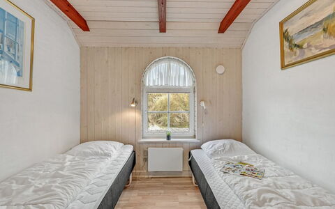 Sannie - 450M from the Sea: Hus, Hjem, Tag, Sommerhus, Busk, Sidespor, Dør, Have, Stuehus