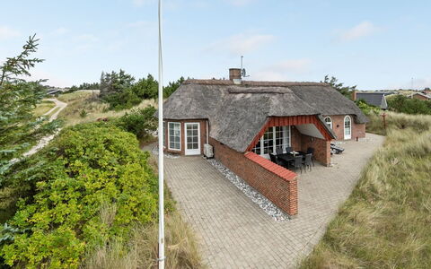 Sannie - 450M from the Sea: Hus, Hjem, Tag, Sommerhus, Busk, Sidespor, Dør, Have, Stuehus