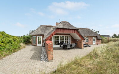 Sannie - 450M from the Sea
