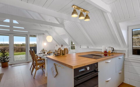 Gunhwat - 350M to the Fjord: Svømmepøl, Udendørs Møbler, Møbel, Udvej, Flise, Eco Hotel, Skygge, Stol, Fritid, Estate
