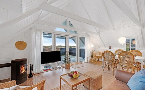Gunhwat - 350M to the Fjord: Svømmepøl, Udendørs Møbler, Møbel, Udvej, Flise, Eco Hotel, Skygge, Stol, Fritid, Estate