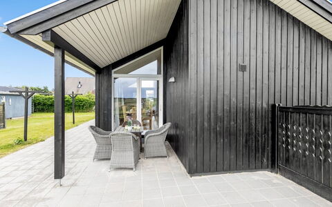 Mara - from the Sea: Træ, Tag, Arkitektur, Hjem, Hus, Sidespor, Dør, Veranda, Sommerhus, Dæk