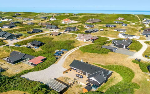 Hillevi - 200M from the Sea: Græs, Busk, Hus, Have, Hjem, Sommerhus, Land Lot, Lawn, Bunddække