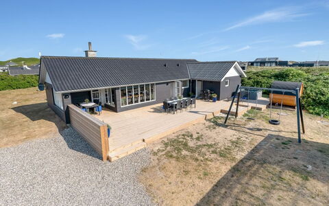 Hillevi - 200M from the Sea: Græs, Busk, Hus, Have, Hjem, Sommerhus, Land Lot, Lawn, Bunddække