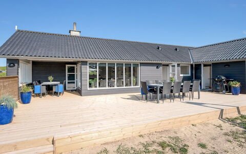 Hillevi - 200M from the Sea: Græs, Busk, Hus, Have, Hjem, Sommerhus, Land Lot, Lawn, Bunddække