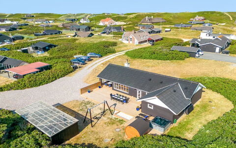 Hillevi - 200M from the Sea: Græs, Busk, Hus, Have, Hjem, Sommerhus, Land Lot, Lawn, Bunddække