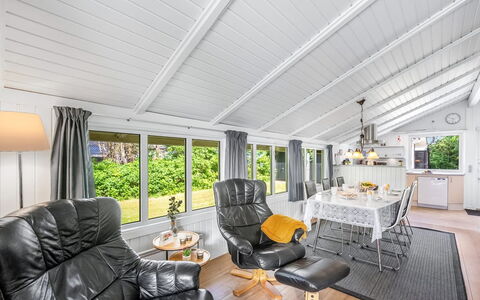Penka - 550M to the Fjord: Indretning, Loft, Træ, Møbel, Gulvbelægning, Etage, Couch, Trægulve, Hjem, Stue