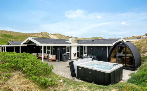 Assa - from the Sea: Tag, Land Lot, Sommerhus, Hjem, Landdistrikt, Skur, Sidespor, Garden Bygninger, Bjælkehytte, Hytte