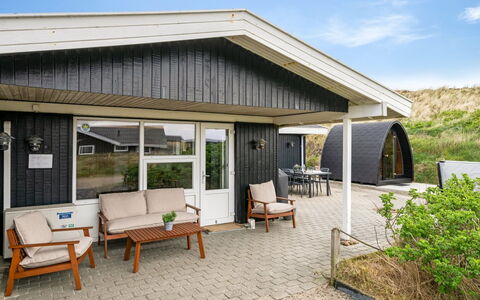 Assa - from the Sea: Tag, Land Lot, Sommerhus, Hjem, Landdistrikt, Skur, Sidespor, Garden Bygninger, Bjælkehytte, Hytte