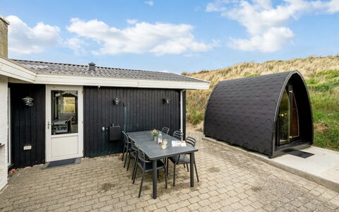Assa - from the Sea: Tag, Land Lot, Sommerhus, Hjem, Landdistrikt, Skur, Sidespor, Garden Bygninger, Bjælkehytte, Hytte