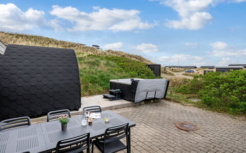 Assa - from the Sea: Tag, Land Lot, Sommerhus, Hjem, Landdistrikt, Skur, Sidespor, Garden Bygninger, Bjælkehytte, Hytte