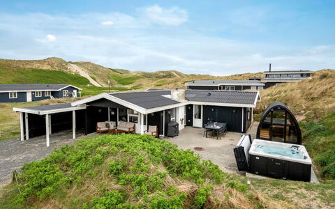 Assa - from the Sea: Tag, Land Lot, Sommerhus, Hjem, Landdistrikt, Skur, Sidespor, Garden Bygninger, Bjælkehytte, Hytte