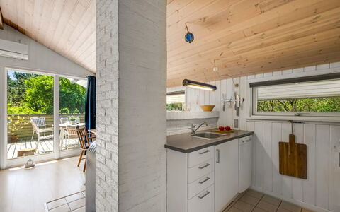 Estelle - 575M to the Fjord: Træ, Gulvbelægning, Loft, Indretning, Etage, Sanitærarmatur, Møbel, Countertop, Hjem, Køkken