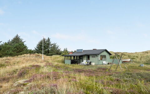 Vamika - 400M to the Fjord: Bygning, Hus, Træ, Hjem, Tag, Sommerhus, Boligområde, Busk, Arkitektur