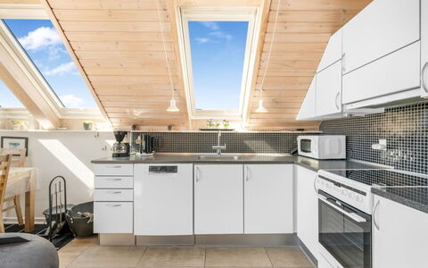 Armelle - from the Sea: Køkken, Træ, Loft, Gulvbelægning, Større Bandage, Indretning, Countertop, Etage, Køkken Apparat, Cabinetry