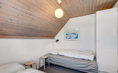 Armelle - from the Sea: Træ, Soveværelse, Seng, Loft, Etage, Indretning, Gulvbelægning, Sengetøj, Møbel, Sengetøj