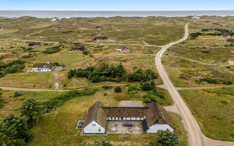 Cornelius - 900M from the Sea: Lejlighed, Skygge, Altan, Stol, Hegn, Udendørs Møbler, Aluminium, Kunstgræs