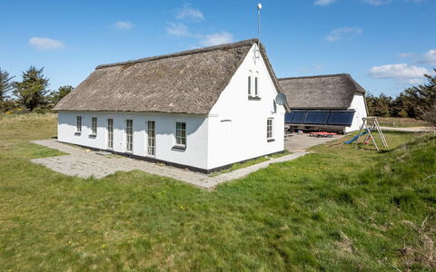Cornelius - 900M from the Sea: Himmel, Græs, Hus, Tag, Sommerhus, Arkitektur, Hjem, Sky, Almindeligt, Land Lot