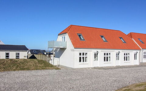 Ena - 75M from the Sea: Træ, Tag, Arkitektur, Hjem, Hus, Sommerhus, Sidespor, Hårdttræ, Hældning, Estate