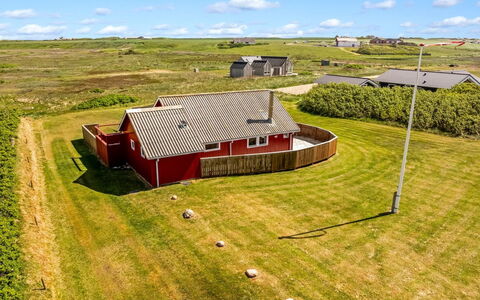 Beatrice - 150M from the Sea: Tag, Almindeligt, Land Lot, Landdistrikt, Hjem, Estate, Mark, Sommerhus, Lawn, Forstad
