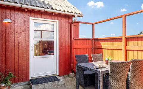 Beatrice - 150M from the Sea: Sommerhus, Skur, Hytte, Stuehus, Prærie, Hytte, Lade, Bjælkehytte, Garden Bygninger