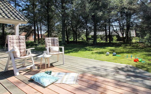 Elfrun - 250M from the Sea: Hus, Tag, Hjem, Sommerhus, Skur, Garden Bygninger, Sidespor, Gård, Bjælkehytte, Hytte