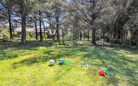 Elfrun - 250M from the Sea: Hus, Tag, Hjem, Sommerhus, Skur, Garden Bygninger, Sidespor, Gård, Bjælkehytte, Hytte