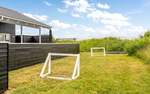 Markku - 400M from the Sea: Land Lot, Lawn, Have, Backyard, Kunstgræs, Gård, Landscaping