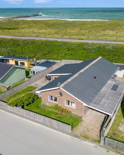Heming - 100M from the Sea