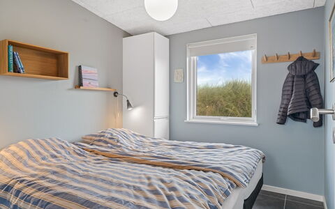 Pontus - 400M from the Sea: Væg, Soveværelse, Træ, Seng, Loft, Indretning, Sengetøj, Sengetøj, Etage, Bed Frame
