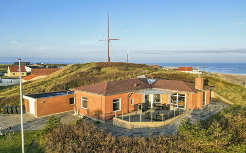 Fris - 100M from the Sea: Tag, Hjem, Hus, Sidespor, Sommerhus, Kompositmateriale, Dør, Skydevindue, Estate, Skorsten