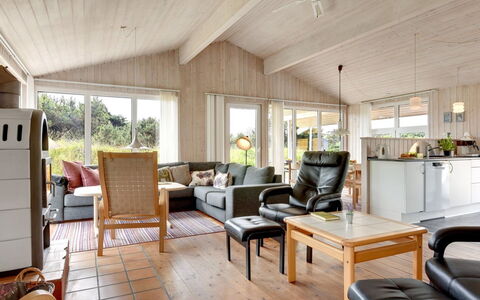 Annemia - 200M from the Sea: Træ, Møbel, Couch, Etage, Loft, Indretning, Gulvbelægning, Stue, Hjem
