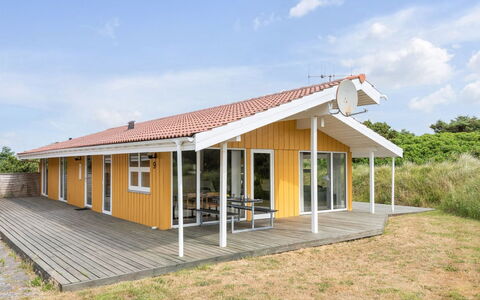 Annemia - 200M from the Sea: Tag, Hjem, Sommerhus, Skygge, Veranda, Stuehus, Planke, Udendørs Struktur