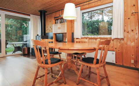 Tuovi - 800M from the Sea: Boligområde, Tag, Forstad, Indkørsel, Estate, Skorsten