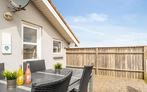 Luzy - 600M from the Sea: Blå, Sommerhus, Hus, Hjem, Stuehus, Estate, Sidespor