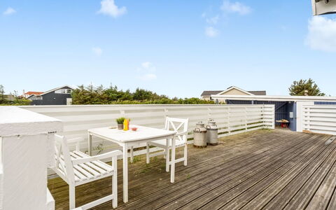 Kanerva - 350M from the Sea: Træ, Hjem, Veranda, Dæk, Hårdttræ, Tag, Bejdse, Trægulve, Eco Hotel