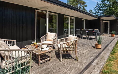 Fot - 7Km from the Sea: Træ, Hjem, Hus, Sommerhus, Veranda, Dør, Sidespor, Skygge, Estate, Dæk