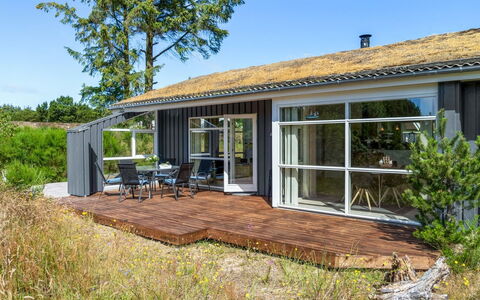 Felizia - 2.5Km from the Sea: Træ, Sommerhus, Hus, Hjem, Veranda, Tag, Land Lot, Dør, Dæk, Garden Bygninger
