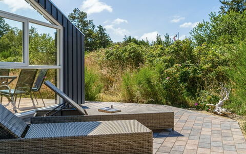 Felizia - 2.5Km from the Sea: Land Lot, Kompositmateriale, Skygge, Have, Hårdttræ, Design, Landscaping, Estate, Eco Hotel, Garden Bygninger