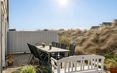 Stine - 1Km from the Sea: Hjem, Boligområde, Hus, Sommerhus, Tag, Land Lot, Sidespor, Have, Estate, Lawn