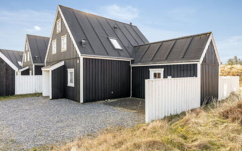 Stine - 1Km from the Sea: Hjem, Boligområde, Hus, Sommerhus, Tag, Land Lot, Sidespor, Have, Estate, Lawn