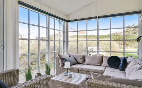 Wiebke - 200M from the Sea: Møbel, Indretning, Etage, Stol, Couch, Loft, Stue, Kaffebord, Glas